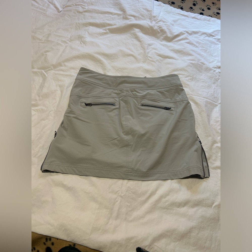 Athleta khaki tan skirt/skort. Size 4.